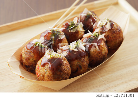 美味しそうな大阪のたこ焼き 125711301