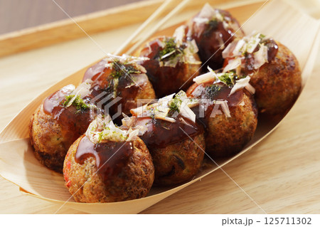 美味しそうな大阪のたこ焼き 125711302