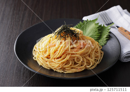 海苔がのっているたらこスパゲッティー 海苔がのっているたらこスパゲッティー 125711511