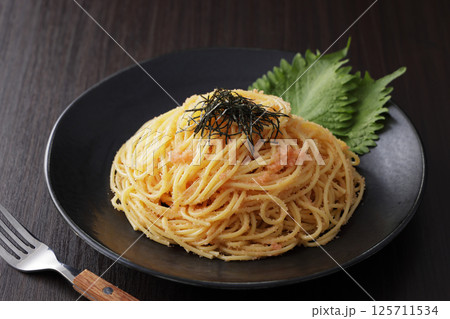 海苔がのっているたらこスパゲッティー 125711534