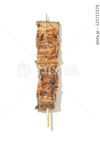 鰻の串焼きを白背景で撮影 125711578