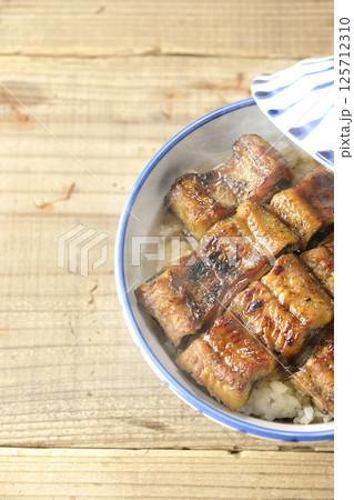 熱々鰻丼 125712310