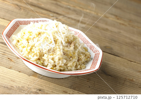 熱々の炒飯を単品撮影 125712710