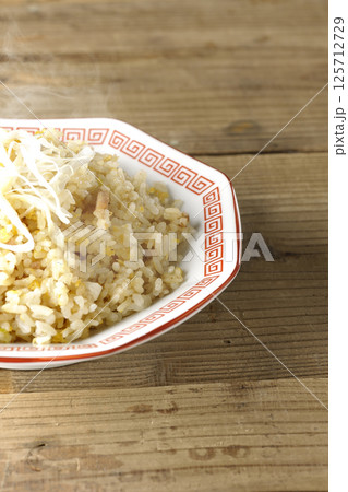 熱々の炒飯を単品撮影 125712729