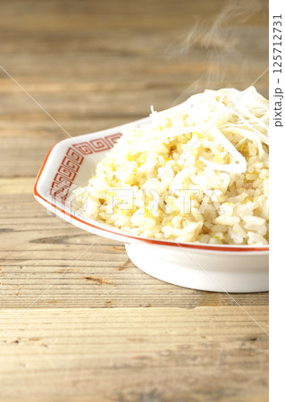 熱々の炒飯を単品撮影 125712731