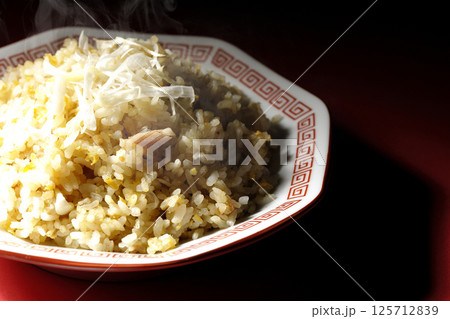 熱々炒飯を単品撮影 熱々炒飯を単品撮影 125712839