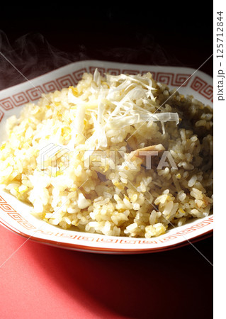 熱々炒飯を単品撮影 熱々炒飯を単品撮影 125712844