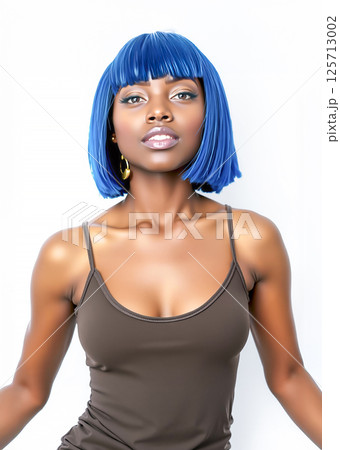 青色の髪の毛の若い女性のイメージ素材　アフリカンアメリカン 125713002