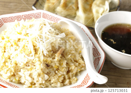 熱々の炒飯と餃子セット 125713031