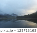 早朝の大正池 125713163