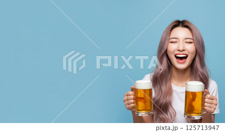笑顔で乾杯！楽しいひととき 125713947