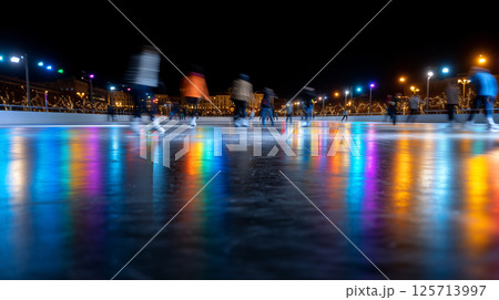 People Ice Skating at Night on Rink with...のイラスト素材 [125713997] - PIXTA
