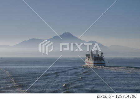 カモメ　フェリー　雲仙普賢岳　島原　熊本 125714506