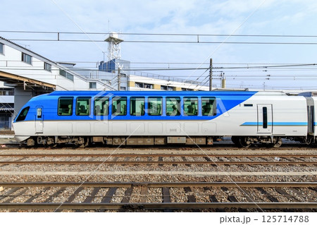 近鉄、富吉検車区に留置中の観光特急しまかぜ 125714788