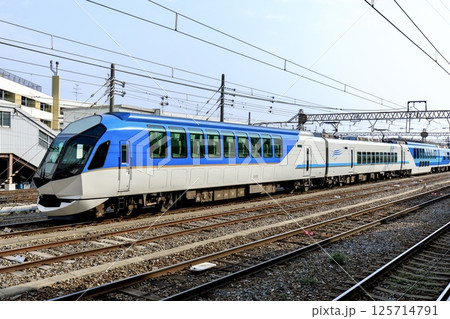 近鉄、富吉検車区に留置中の観光特急しまかぜ 近鉄、富吉検車区に留置中の観光特急しまかぜ 125714791