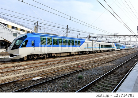 近鉄、富吉検車区に留置中の観光特急しまかぜ 近鉄、富吉検車区に留置中の観光特急しまかぜ 125714793