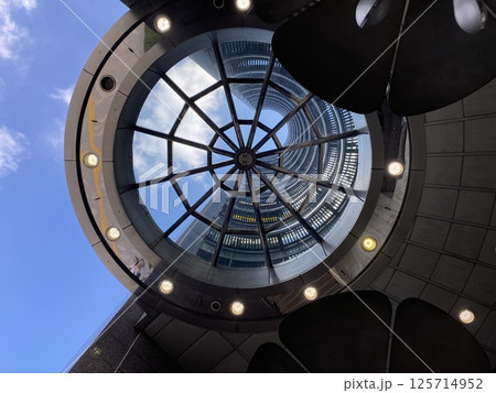 天窓越しの建築美 / Skylight and Architectural Design 125714952
