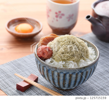 とろろ昆布ご飯 ( とろろ昆布丼 ) とろろ昆布ご飯 ( とろろ昆布丼 ) 125715159