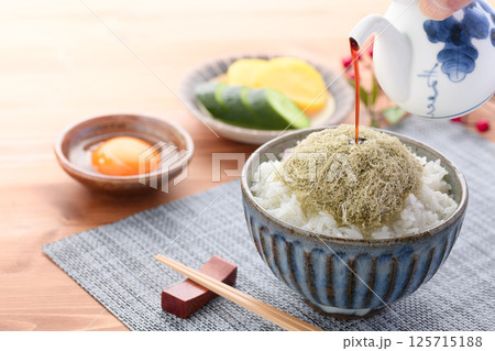 とろろ昆布ご飯 ( とろろ昆布丼 ) とろろ昆布ご飯 ( とろろ昆布丼 ) 125715188