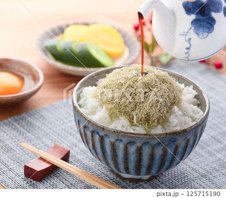 とろろ昆布ご飯 ( とろろ昆布丼 ) とろろ昆布ご飯 ( とろろ昆布丼 ) 125715190