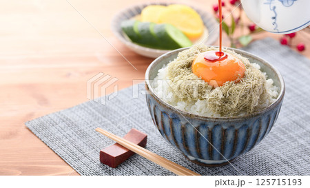 とろろ昆布ご飯 （ とろろ昆布丼 ） 125715193