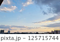 夕焼けの街並み 125715744