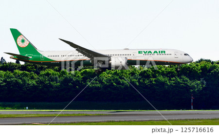 エバー航空B78X十余三左入りアブローチ 125716616