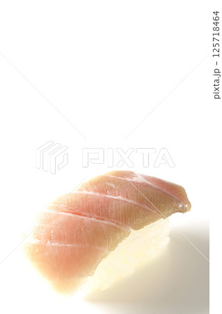 大トロの握りを白背景で撮影 大トロの握りを白背景で撮影 125718464