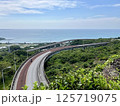 沖縄のニライカナイ橋と青い海の絶景 125719075