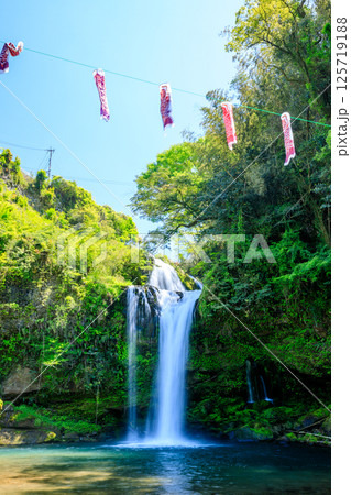 初夏の慈恩の滝 大分県玖珠郡 初夏の慈恩の滝 大分県玖珠郡 125719188