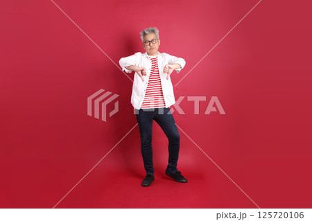 Active East Asian Man 125720106