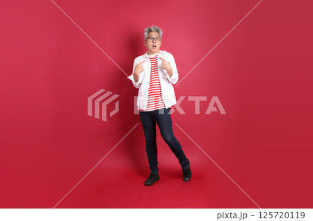 Active East Asian Man Active East Asian Man 125720119