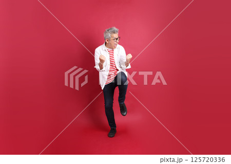 Active East Asian Man Active East Asian Man 125720336