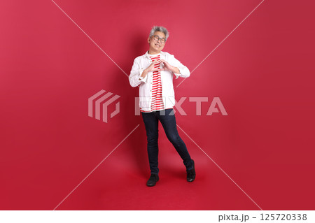 Active East Asian Man Active East Asian Man 125720338