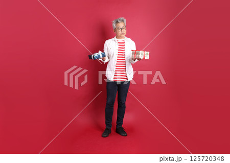 Active East Asian Man Active East Asian Man 125720348