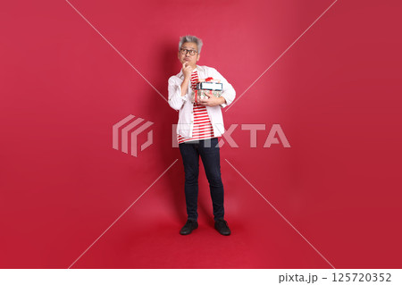 Active East Asian Man 125720352