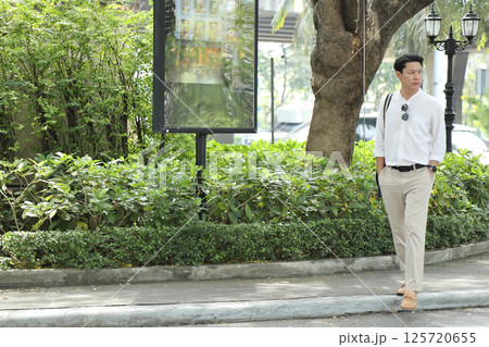 Asian Busimess People 125720655