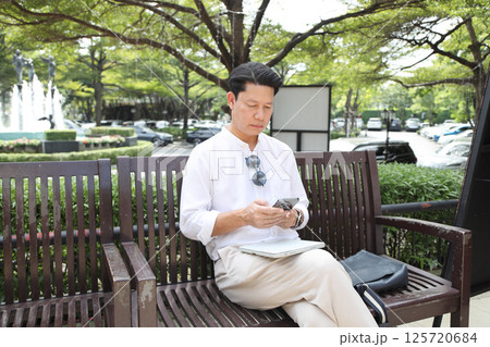Asian Busimess People Asian Busimess People 125720684