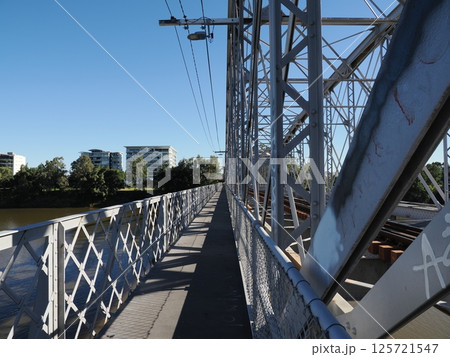 フィッツロイ川にかかるAlexandra Bridge　ロックハンプトン　オーストラリア 125721547