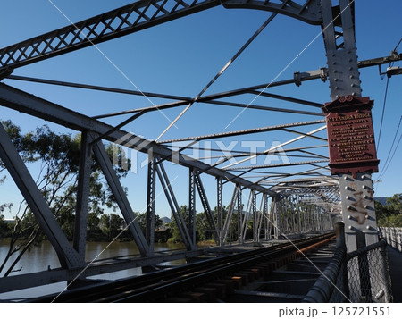 フィッツロイ川にかかるAlexandra Bridge ロックハンプトン オーストラリア フィッツロイ川にかかるAlexandra Bridge ロックハンプトン オーストラリア 125721551