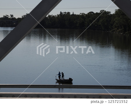 フィッツロイ川にかかるAlexandra Bridge ロックハンプトン オーストラリア フィッツロイ川にかかるAlexandra Bridge ロックハンプトン オーストラリア 125721552