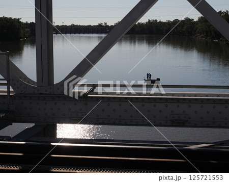 フィッツロイ川にかかるAlexandra Bridge ロックハンプトン オーストラリア フィッツロイ川にかかるAlexandra Bridge ロックハンプトン オーストラリア 125721553