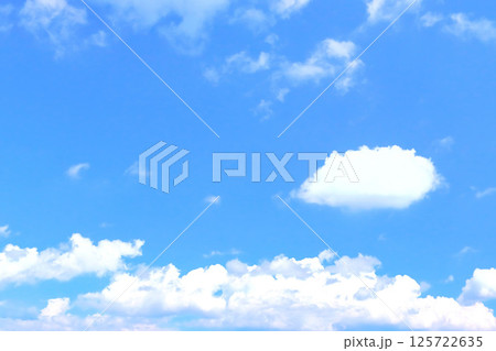 青空と白い雲・背景素材 125722635