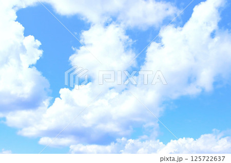 青空と白い雲・背景素材 125722637