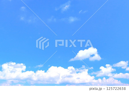 青空と白い雲・背景素材 125722638