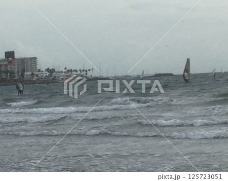 鎌倉＆江ノ島散策2023　晩秋の荒れた海 125723051