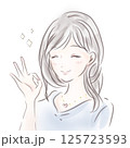笑顔でオッケーサインをする女性 125723593