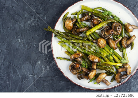 Roasting Vegetables, Baked Asparagus. 125723686