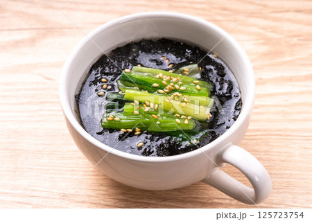 小松菜と海苔のスープ 小松菜と海苔のスープ 125723754