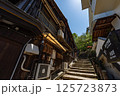 厳島のあせび歩道に至る路地裏の石段 125723873